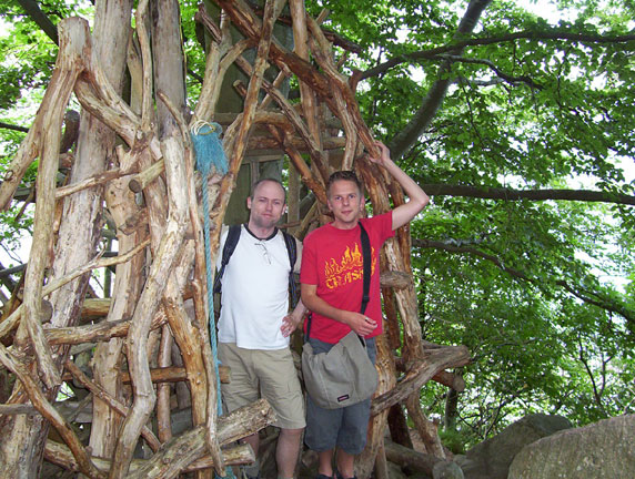 SoulEye & Inge at the entrance of Nimis