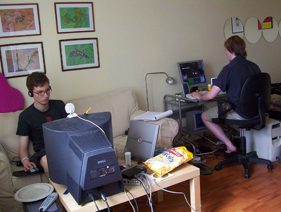 Binärpilot (left) and Peter (right) enjoying the excessive space of their room in Oslo